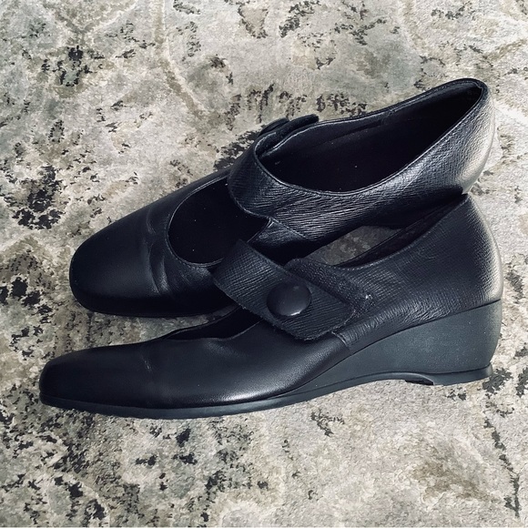 Genuine leather MUNRO shoes 🖤🖤 - Picture 2 of 9